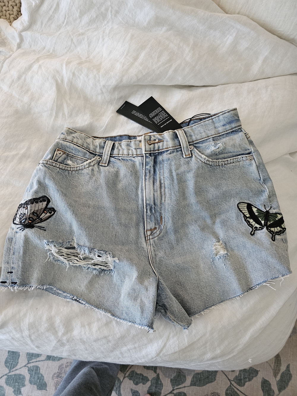 nwt Hudson Jeans Light Blue Distressed Butterfly Embroidered Denim Shorts xs